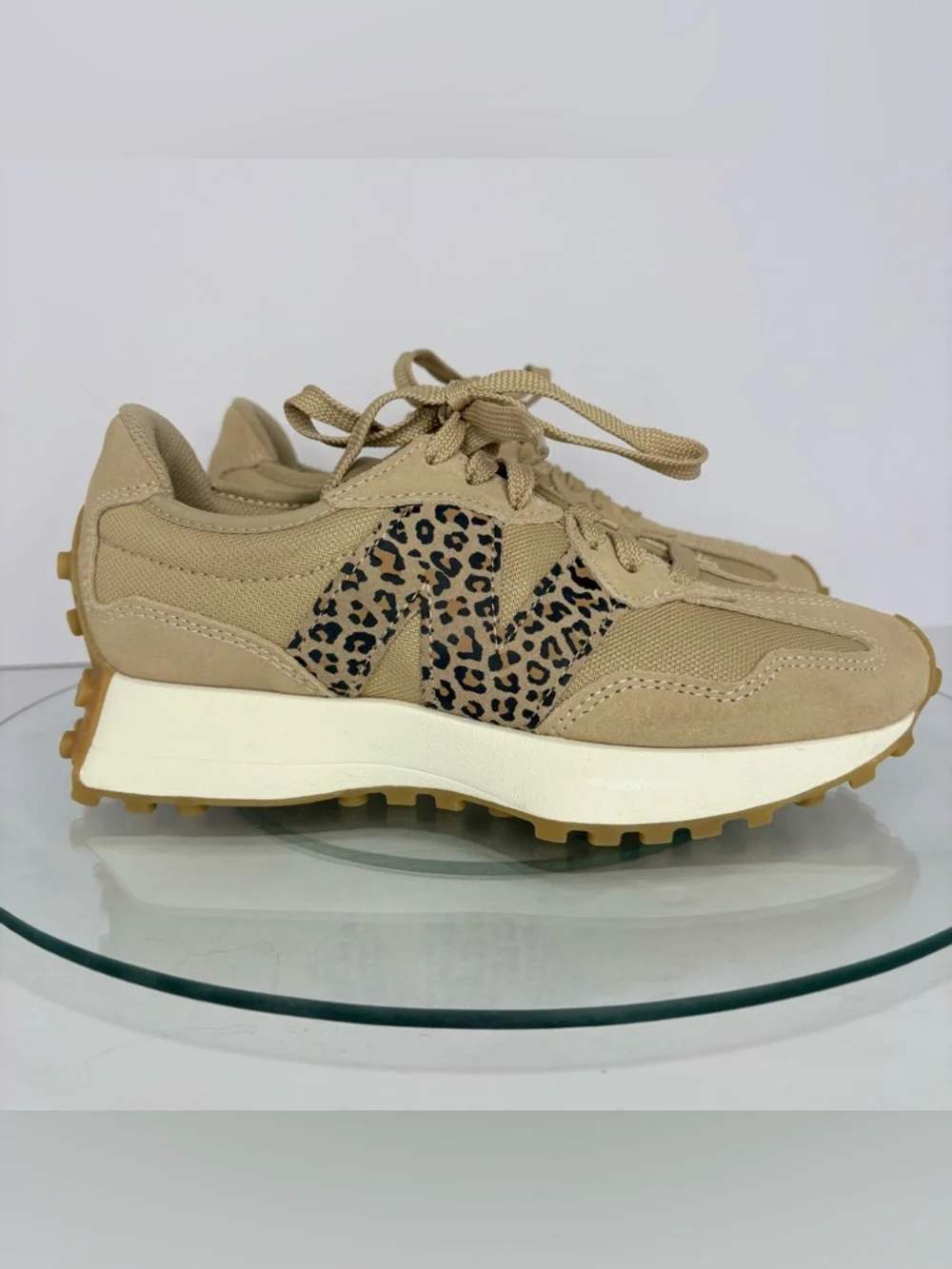 New Balance 327 Sneakers Women’s Size 6 Beige Leopard Print Retro Running - Picture 3 of 10